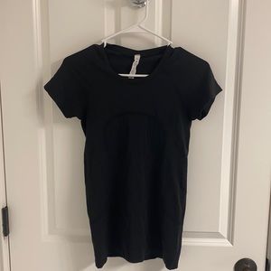 Lululemon Swiftly Tech Short Sleeve 2.0 in Black, size 4